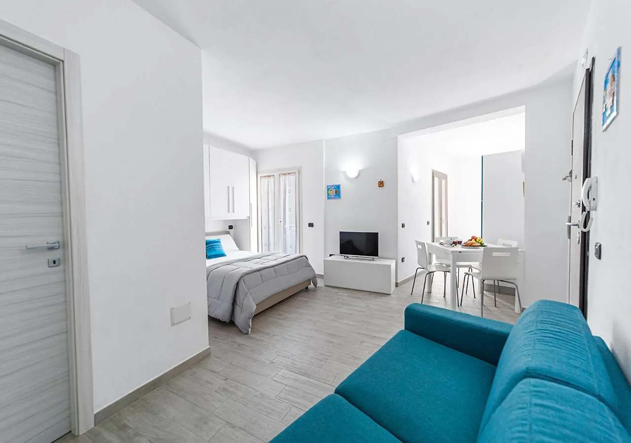 Le Logge 2: Cozy Studio Near Piazza Umberto I La Maddalena  Italy