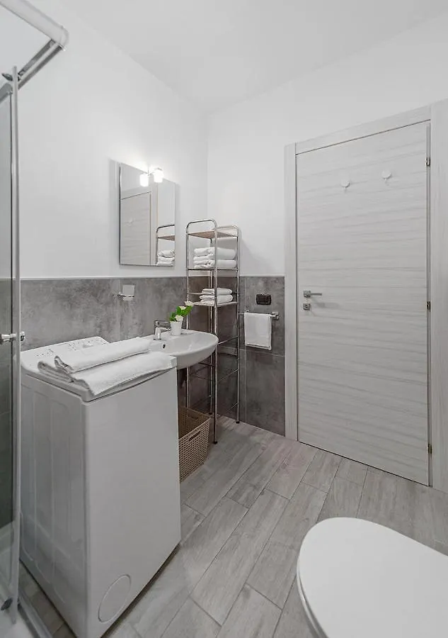 Le Logge 2: Cozy Studio Near Piazza Umberto I La Maddalena  Apartment